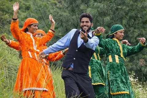 बुशैहरी पारंपरिक नाच़णॊ